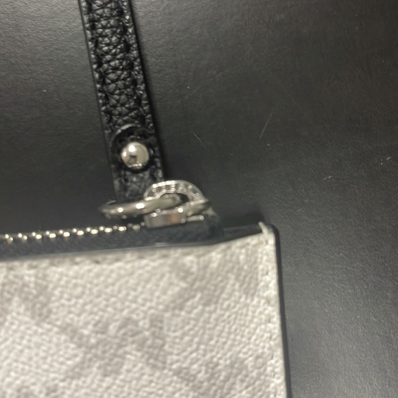 Michael Kors Textured Leather Large Wristlet/Clutch/Handbag - Picture 6 of 7